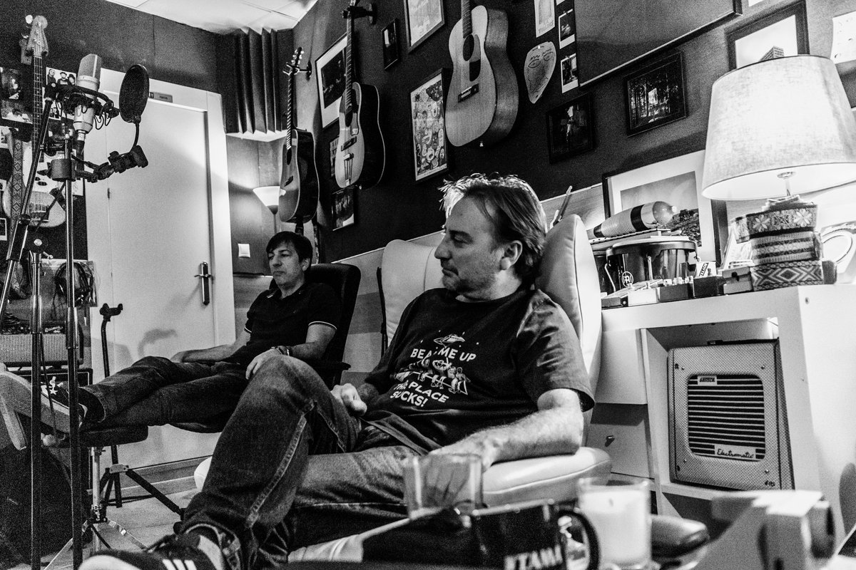 mondoairbag's tweet photo. Nuestro noveno disco está grabado 👀 https://t.co/XWNnchl12t