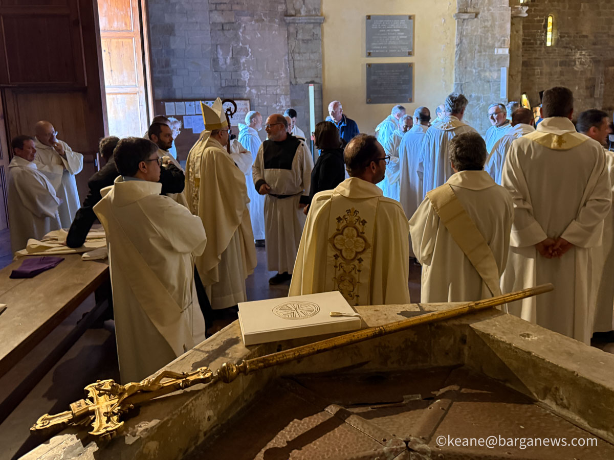 barganews's tweet image. Funeral of Don Antonio Pieraccini  in the Duomo BARGA   👉 CLICCA QUI per altre immagini e l'articolo completo - 👉 CLICK HERE for more images and the full article:  barganews.com/2026/04/funera…  #Barga #barganews #BargaVecchia #toscana #Keane