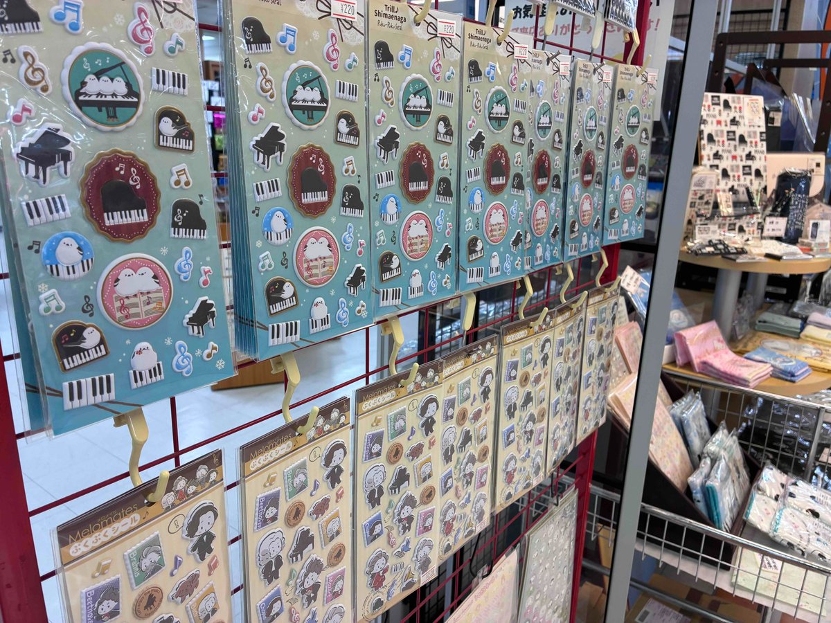 TfaceMsriver's tweet photo. 【雑貨のご案内】
雑貨コーナーのご案内です。
ご好評いただいています雑貨コーナー一部商品入替しました。当店新入荷商品もございます。
また、メロメイツに続いてシマエナガのぷくぷくシール入荷してます。店頭でお確かめください♪ https://t.co/zpQ171m2TX