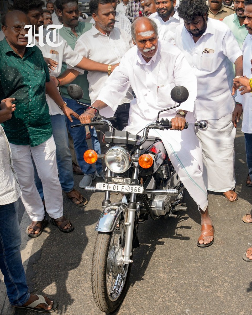 htTweets's tweet image. #WATCH | Puducherry CM and All India NR Congress (AINRC) candidate from Mangalam and Thattanchavady assembly constituency, N Rangaswamy, leaves on his bike after casting his vote for the Puducherry Assembly Elections.

Track election LIVE updates: hindustantimes.com/india-news/ker…
