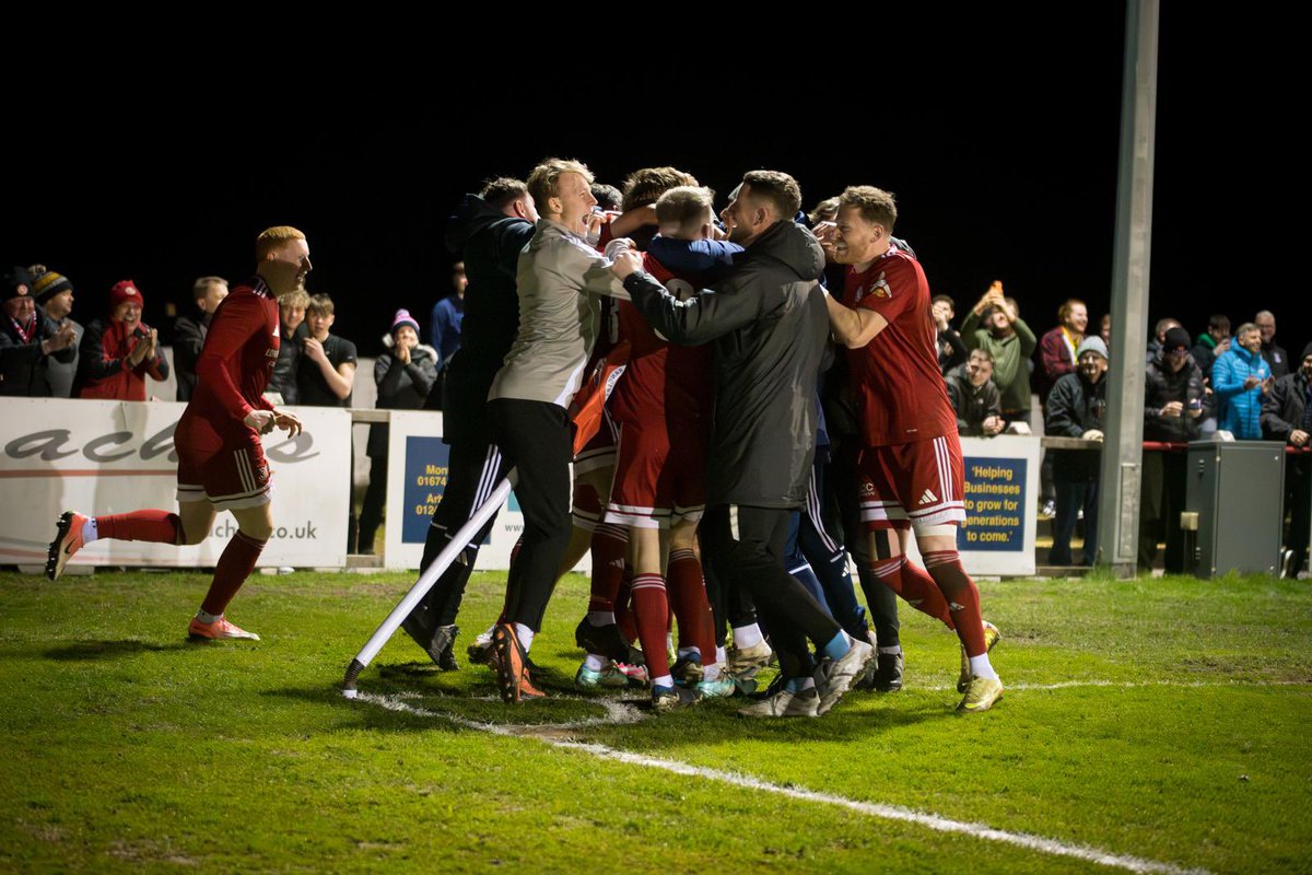 brorarangers's tweet photo. 😍 The scenes when Connall Ewan netted the winner in last night’s win over Brechin City which sets up a title decider on Saturday!

📸 @yabba61 https://t.co/0mHgGO2Np5