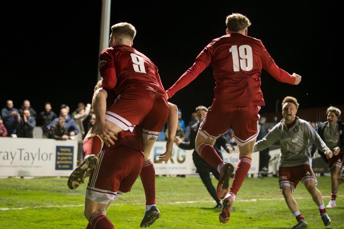 brorarangers's tweet photo. 😍 The scenes when Connall Ewan netted the winner in last night’s win over Brechin City which sets up a title decider on Saturday!

📸 @yabba61 https://t.co/0mHgGO2Np5