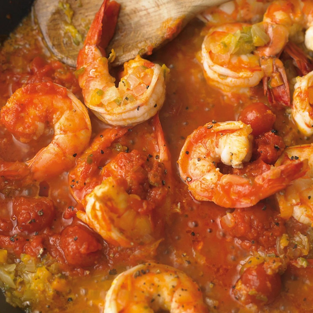 DeliaOnline's tweet photo. Recipe of the Day: Creole Prawns 🍤⁠
⁠
Today’s Recipe of the Day is Creole Prawns. Perfect for those who like a bit of spice and Caribbean influence in their cooking. ⁠
⁠
https://t.co/0X2P2yKtlk
⁠
#recipeoftheday #prawnrecipes #fishrecipes #FishFriday #mealsfortwo #creolerecipes #DeliaSmith ⁠