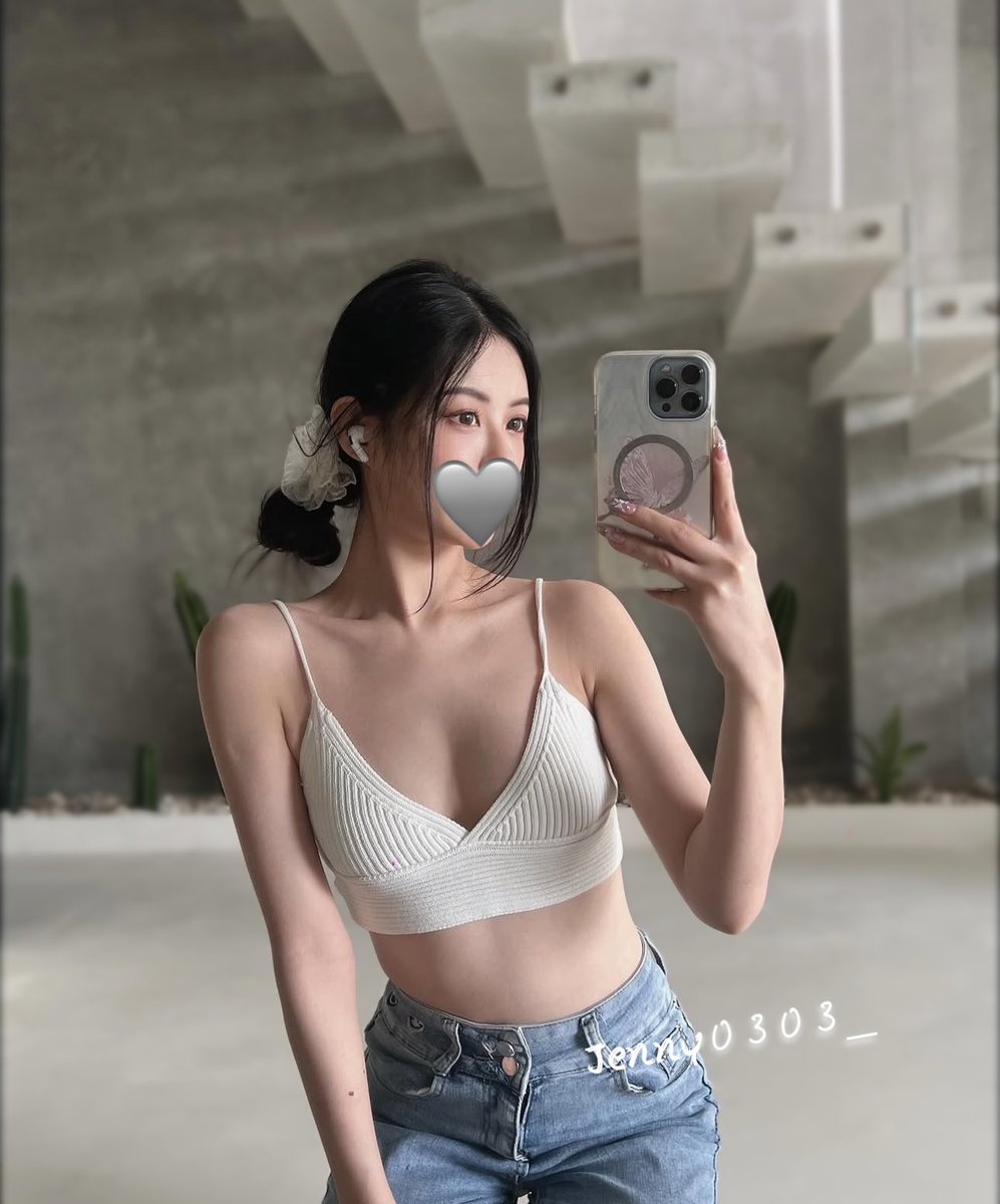 穿這樣跟親戚去吃飯表哥說我很像暴露狂
可是他從頭到尾眼睛沒離開過我的ㄋㄟㄋㄟ
笑死😂明明就很愛看還在那邊假裝ಥ_ಥ