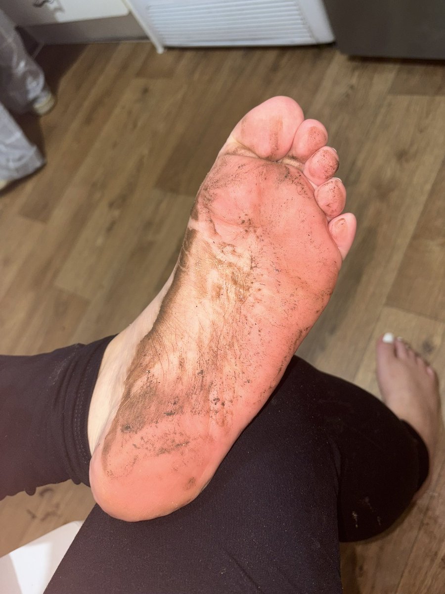 TreasurexFindom's tweet photo. Muddy soles 🤎 https://t.co/4RtEz1c8xk