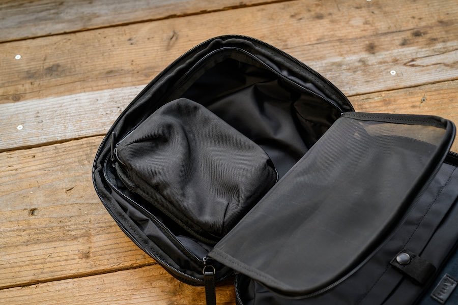 drip_corp's tweet photo. 只今より『HALFDAY POUCH
』を再販いたしました。

PCやカメラなどのガジェットを中心としたモノ選びに定評のあるトバログさんとのコラボで共同制作したガジェット圧縮ポーチ

商品の感想は@drip_corp を付けてシェアしていただけると嬉しいです！

▼商品詳細・購入先はこちら
https://t.co/Yh3qLmUYcg