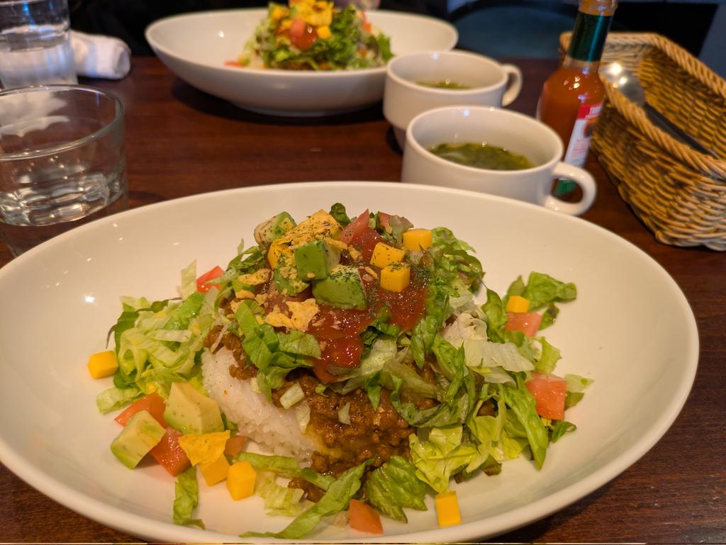 shi15094333's tweet image. #お疲れ様です
#Yummy
#タコライス
#高円寺

高円寺のカフェでタコライスのランチ頂きました😋💞✨
デザートのミニチーズケーキもシットリして美味しかったです🧀💞