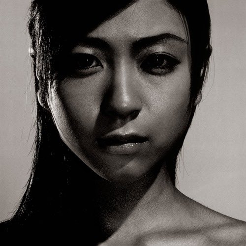 K810Z's tweet photo. 【私を形成した1122曲目】
雨足が小さいうちに帰宅し、また脚の疲れが出て憂鬱なので、ひと休み&amp;ひと眠り。ふと起きた瞬間にプレイリストからのこの曲。もう20年以上前の曲だ。
毎年、桜は雨で散り、季節は過ぎる。

#宇多田ヒカル #SAKURAドロップス #DeepRiver

https://t.co/6llyyp0AGV https://t.co/owgD8MWsT1