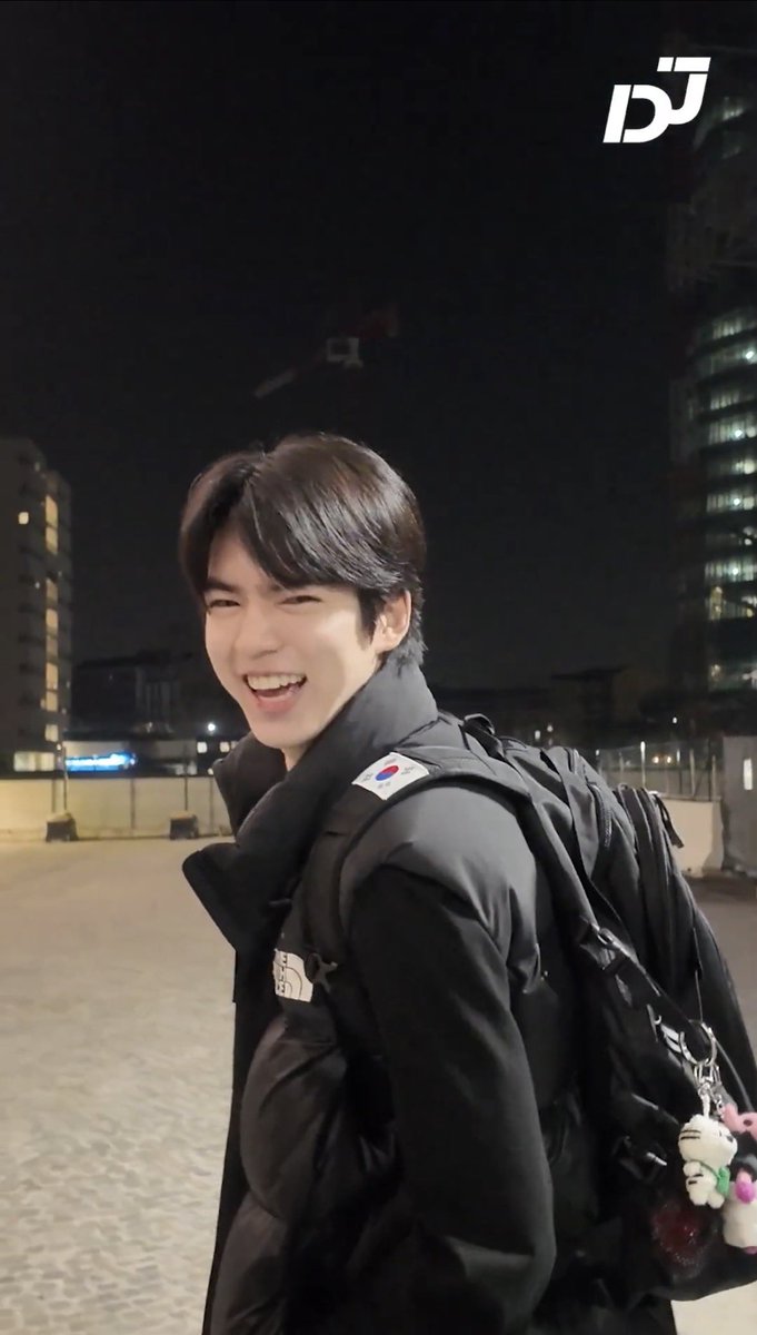 #차준환 01년생 팀코 맏형☺️

동생 놀리느라 신났엌ㅋㅋ
아 표정 킹받앜ㅋㅋㅋㅋㅋㅋ

출처 youtube.com/shorts/tJ7vqzK…