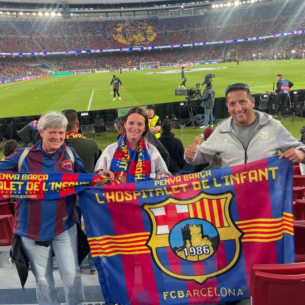 ConfePenyesFCB's tweet photo. 🙏 Amb l'ajuda de la nostra afició, tot és possible!
♾ Mai ningú no ens podrà tòrcer!

🔵🔴 #FemBarçaFemPenya #ForçaBarça https://t.co/jO8x7bVxzU