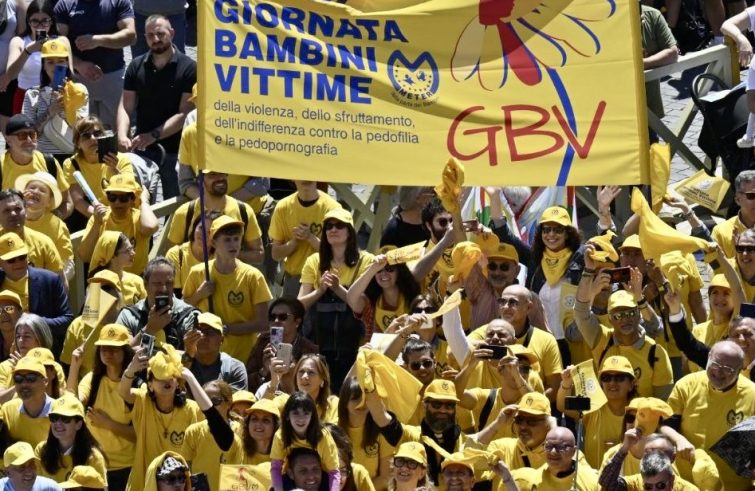 copercom's tweet photo. Meter, il 3 maggio la 30ª Giornata bambini vittime
L’appuntamento è in Piazza San Pietro con il Regina Coeli del Papa. Verrà presentato anche un dossier inedito sulle “Fragili voci”
Per saperne di più: https://t.co/VNiFehQnbd

@assocmeter https://t.co/YDrMKto8ge