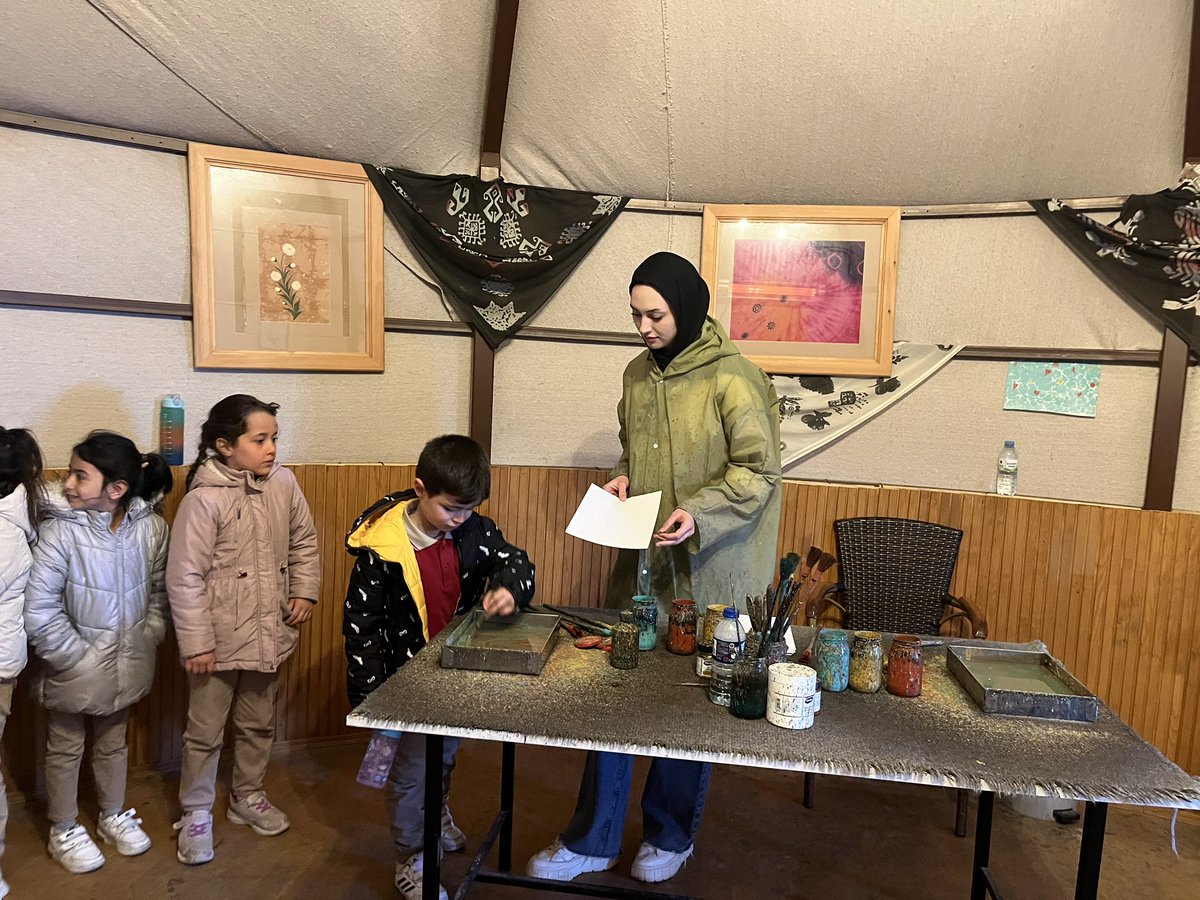 🏫 Öğretmen Mukadder Akaydın İlkokulu

🖌 Ebru
🛖 Etkinlikler

Çorumlu Obası Gençlik Kamp Merkezi Sunar 🎬
