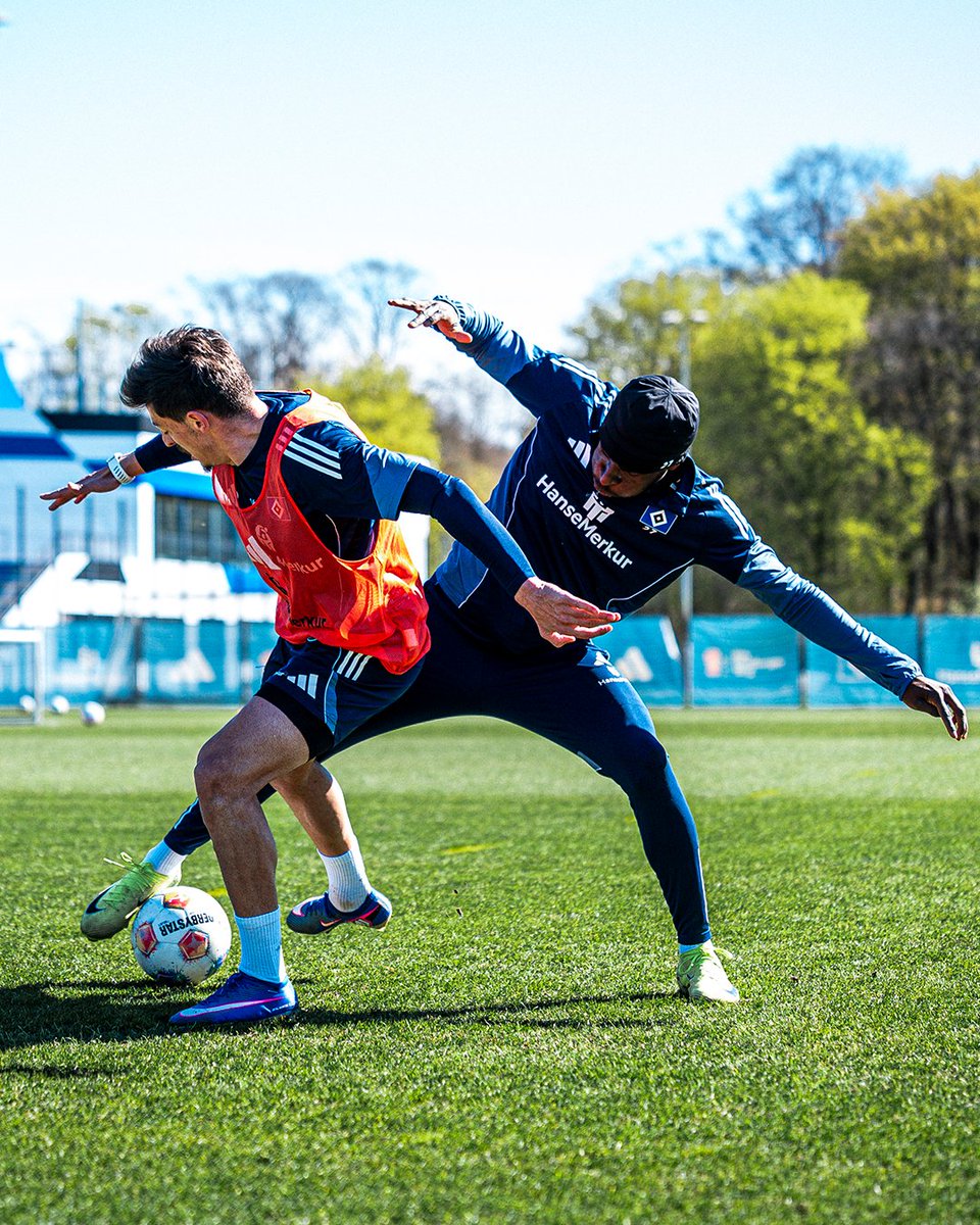 HSV's tweet image. Fokus auf #VFBHSV! 👀⚔️

#nurderHSV #Training