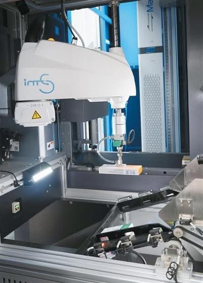 ShanghaiEye's tweet image. In #China, #MedicalRobots are shifting from isolated applications to comprehensive integration across surgical procedures, #drug dispensing, instrument packaging, logistics and more, accelerating hospitals' smart transformation. #Robots #ChinaTech