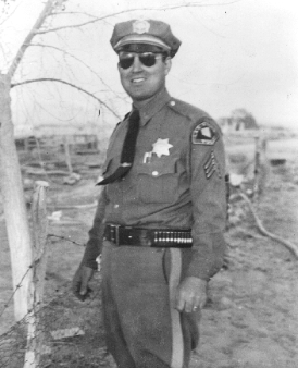 LVHonorGuard's tweet photo. EOW: Sergeant Robert F. Dula, Jr.
04/09/1955

Sgt. Dula was tragically killed while responding to help an injured citizen on the road just minutes before the end of his shift. He was 26. His service and sacrifice will never be forgotten. 💙 https://t.co/aQWLyvQl9h
