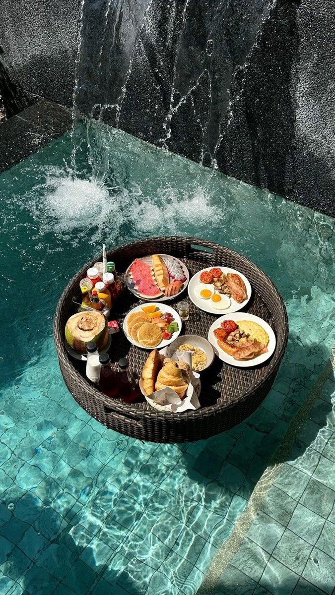 travelgirl_love's tweet photo. 【予算8〜15万円】（3泊4日）
🇮🇩インドネシア・バリ島

✈️約4〜8万
🏨約2〜6万円
🍽約2〜4万円

ヴィラ×プールで非日常リゾート感
物価安めでスパもカフェも行き放題
ウブドは自然で癒し、ビーチはチルすぎる
コスパよく海外リゾート満喫できる人気旅 https://t.co/Y9yOudJJ2R
