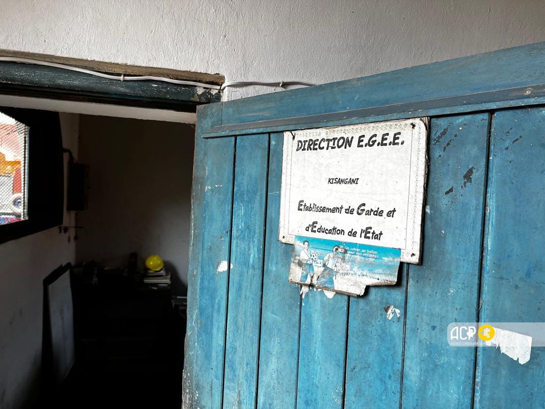 acprdcongo's tweet photo. #RDC: Un Établissement de garde et d’éducation d’État (#EGEE) destiné aux enfants en conflit avec la loi, a été aménagé à la prison centrale de #Kisangani, chef-lieu de la province de la #Tshopo, dans le nord-est de la République démocratique du Congo, grâce à l’appui du ministre d’État en charge de la Justice, Guillaume Ngefa.
Cet établissement vient répondre à un besoin d’encadrement de ces détenus mineurs qui étaient jadis au sein de la prison centrale avec les adultes.
« Cet endroit était une brousse. Nous remercions le ministre d’État qui s’est investi pour la première fois pour remettre de l’ordre et la figure de l’#EGEE. Avant la réhabilitation, les enfants étaient dans la prison centrale où on avait aménagé un petit quartier », a déclaré Gérard Bolema, chef de division de la Justice dans la province de la #Tshopo.
Découvrez d'autres informations sur notre site Web: https://t.co/tGEWJ2Bgzn