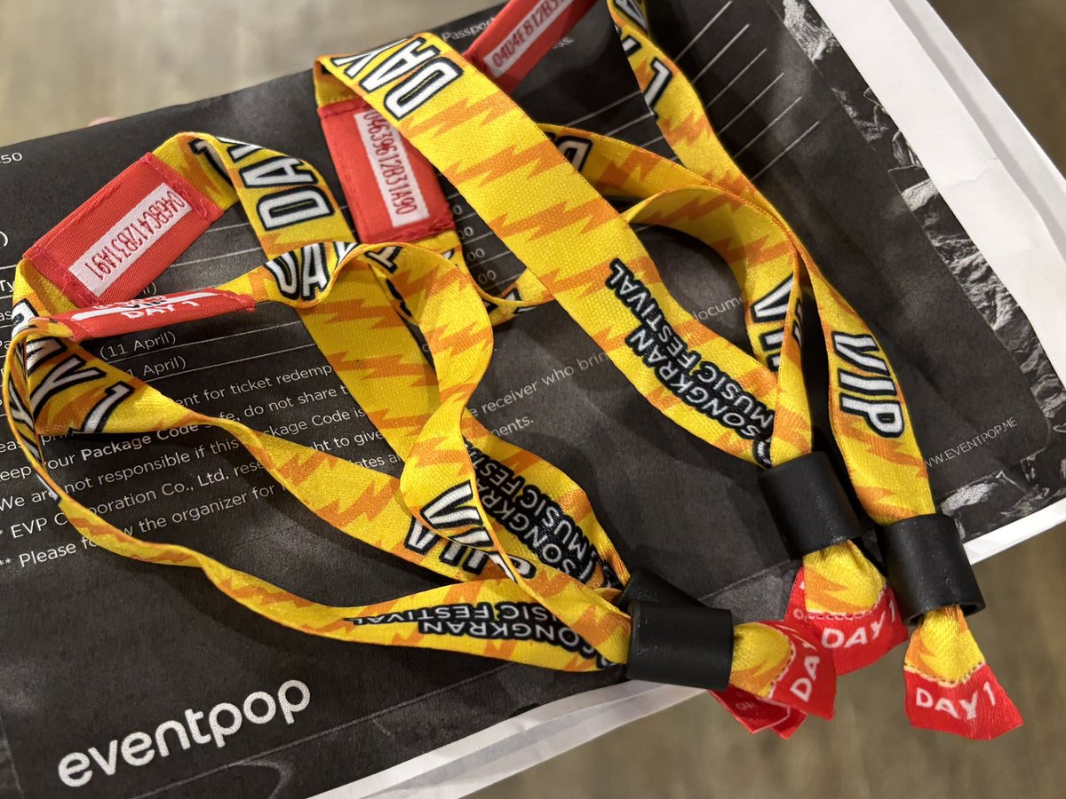 BarsThailand's tweet image. Took the opportunity to pick up my wrist bands early at Lido Connect. S2O Songkran, let’s go! 
#S2O #edm #Bangkok #Thailand #Asiangirls