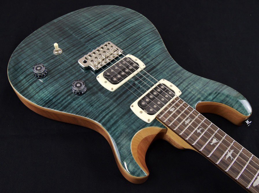 KinkoRockStore's tweet image. 〜オススメPICKUP！！〜
✅PRS SE CE 24 (Slate Blue) 
深みのあるブルーに美しく浮かび上がるフレイム杢目。ボルトオン構造ならではの歯切れの良いレスポンスと、コイルタップによる多彩なサウンドメイクが魅力。一目惚れ注意のこの美しさ、ぜひ店頭で！！&amp;gt;kinkomusic.com/products/list?…