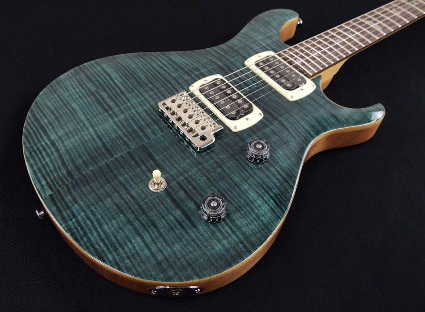 KinkoRockStore's tweet image. 〜オススメPICKUP！！〜
✅PRS SE CE 24 (Slate Blue) 
深みのあるブルーに美しく浮かび上がるフレイム杢目。ボルトオン構造ならではの歯切れの良いレスポンスと、コイルタップによる多彩なサウンドメイクが魅力。一目惚れ注意のこの美しさ、ぜひ店頭で！！&amp;gt;kinkomusic.com/products/list?…