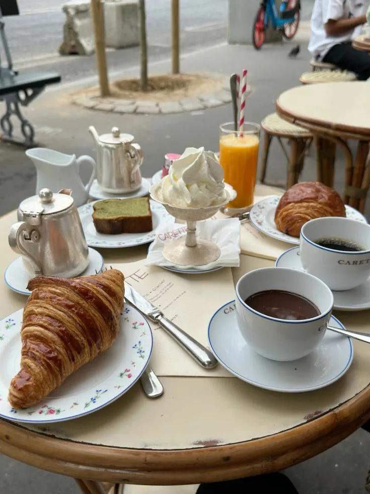 filmdiary00's tweet photo. Perfect morning = croissant + coffee. ☀️🥐☕️ https://t.co/Xh9CAIwJGN