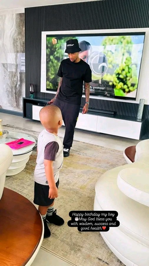 'Black Crown fave' 😋 tweet media