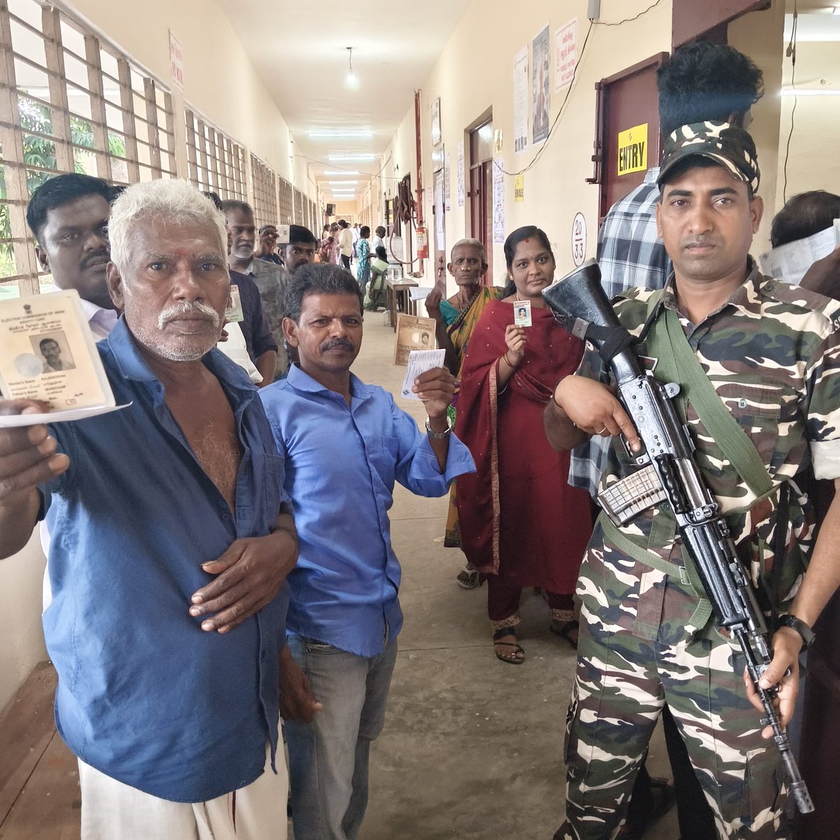 SSB_INDIA's tweet image. Puducherry | #AssemblyElections2026 🇮🇳

Sashastra Seema Bal (#SSB) personnel are ensuring smooth and secure elections with constant vigilance, area domination and robust security arrangements.

Providing assistance to senior citizens and divyang voters, SSB continues to exemplify
