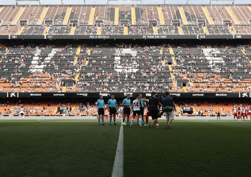 Esta noche en <a href="/LVCF_Radio/">Libertad VCF Radio</a> 

Vuelve “a vista de retrovisor”

El gran vaciado de “Mestalla”

Jornada 38  VCF-CEL  21/05/2022

Imágenes inéditas hasta el momento en un estadio

Una afición unida defiende la dignidad de su club mientras se juega el último partido de la temporada