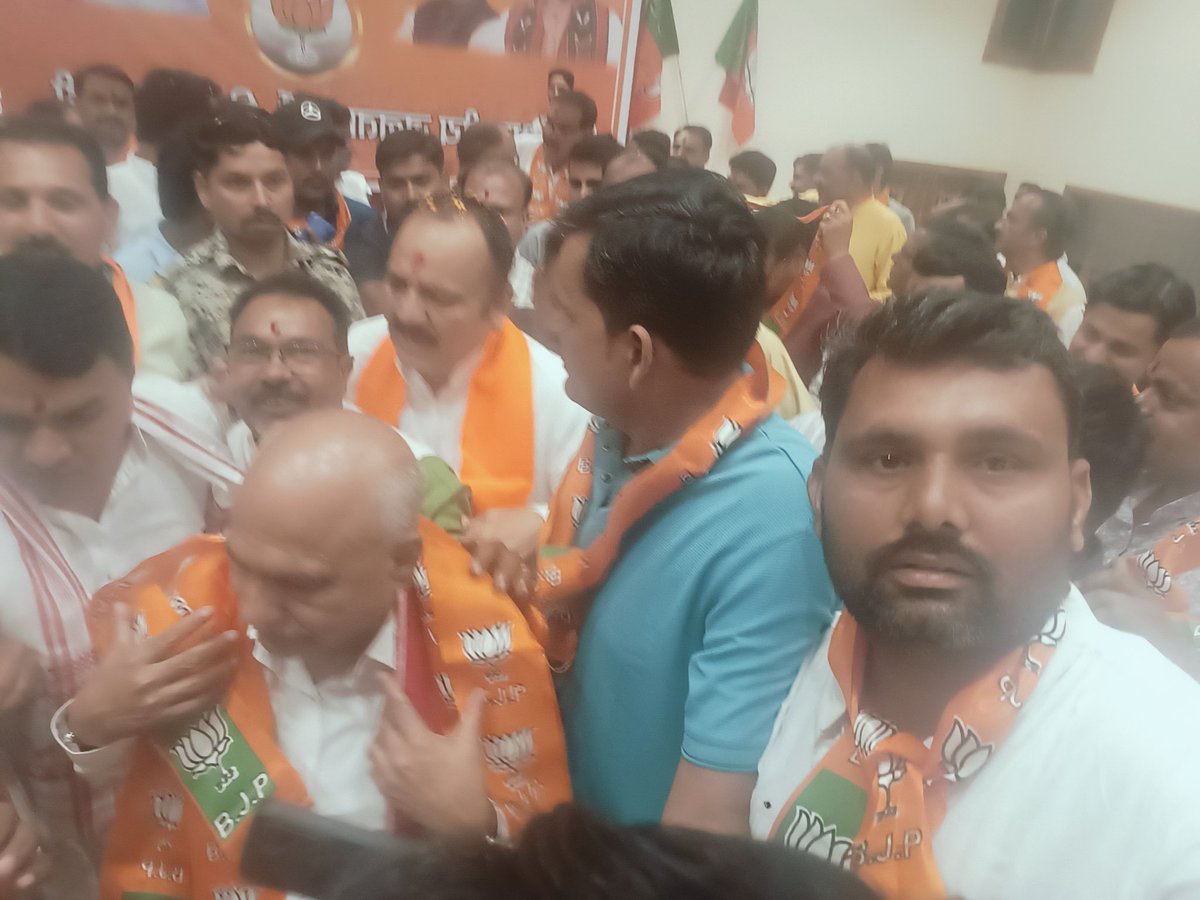 kuanvarsinghya5's tweet photo. @BJP4India प्रदेशाध्यक्ष श्री हेमंत खंडेलवाल जी के प्रथम ओरछा धाम आगमन पर भारतीय जनता पार्टी के कार्यकर्ताओं ने उनका जोरदार स्वागत किया एवं प्रदेश अध्यक्ष जी ने जिला बैठक ली।
@Hkhandelwal1964 जी 
@highlight https://t.co/qbJtOwxOVa