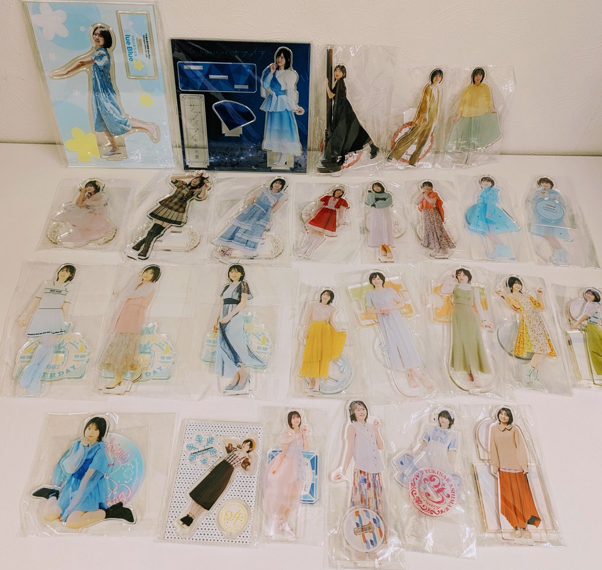 女性声優グッズ入荷情報】 #中島由貴 のアクリルスタンドがまとめて 