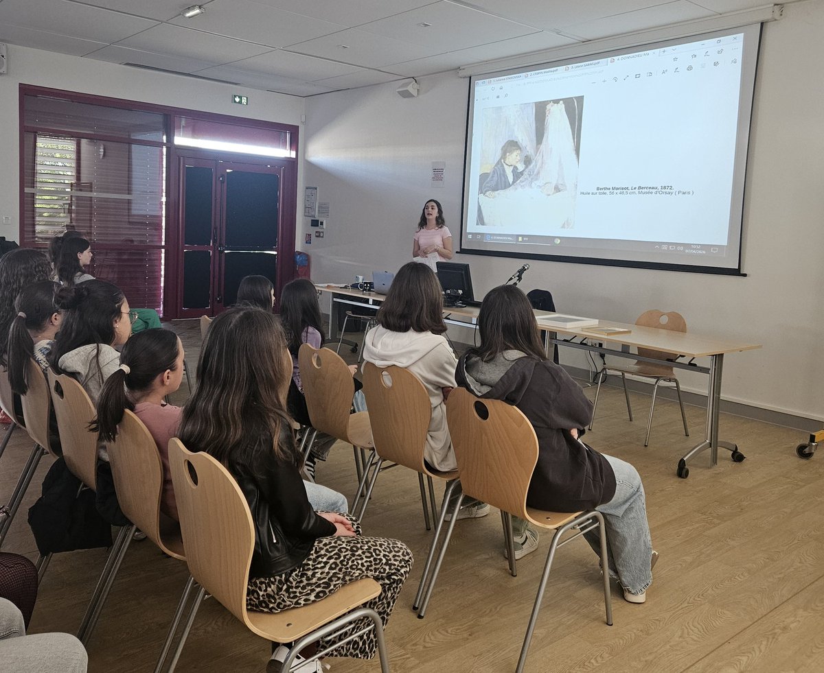 LeNormandCyril1's tweet photo. Semaine violette au collège Ingres à Montauban. Des collégiennes sont allées à la rencontre de lycéennes du lycée Michelet : quand l'art permet de lutter contre les stéréotypes de genre.
@actoulouse @DSDEN82 https://t.co/uBQteiJhlh