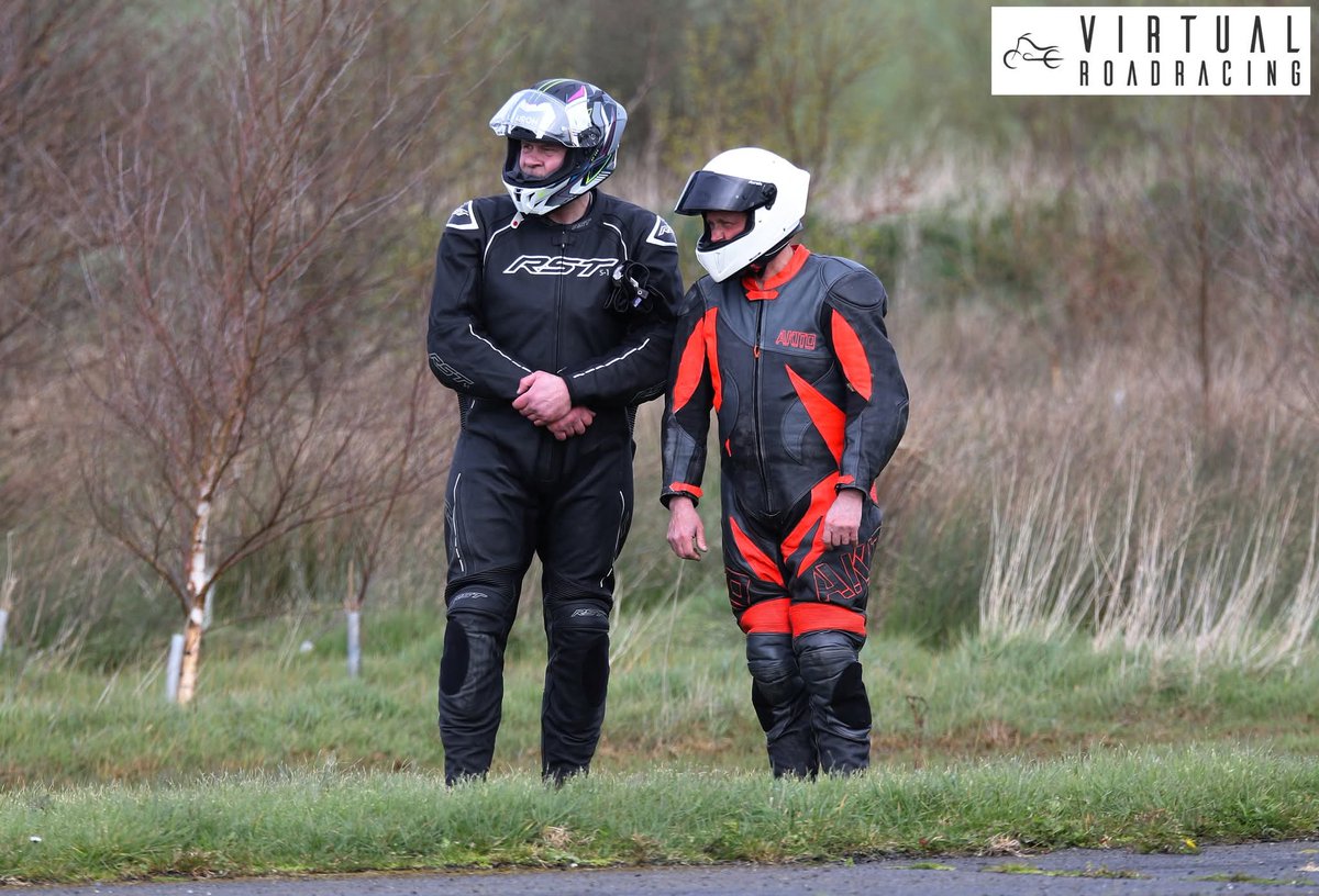 VRoadracing's tweet photo. Geoff Hickie &amp; Trevor Black at Kirkistown...well some of it https://t.co/SKlxX4Fhwr