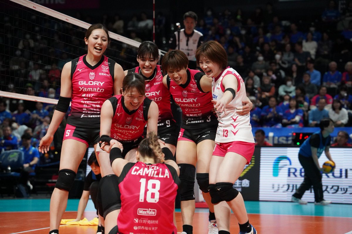 victorinahimeji's tweet photo. 【⚠️皆さんにお願いです】

クォーターファイナルを前に、
「選手たちの力になることは何だろう？」と考えていました💭

そこで…
皆さんからの応援が、いちばんの力になると思っています‼️

熱いメッセージや、
今シーズンのベストショット📸

コメントや引用ポストでぜひ届けてくれると嬉しいです‼️💌

#ヴィクトリーナ姫路
#VIC咲き誇れ🌸