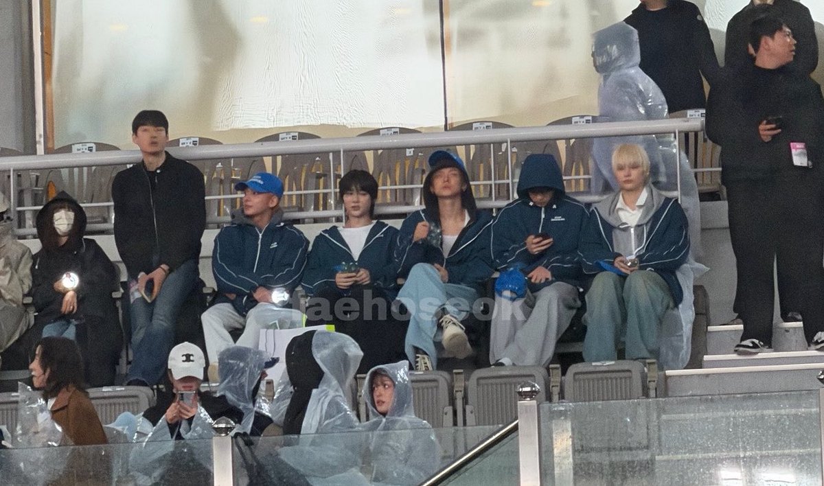 ‎ . ݁⋆ lishie 𖣂 ݁˖ . ݁ tweet media