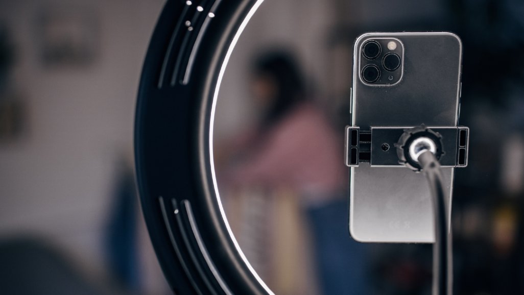 CNMV_MEDIOS's tweet image. La CNMV ha llevado a cabo una nueva revisión de la actividad en redes sociales de una amplia muestra de influencers financieros (finfluencers). 

📝Nota de prensa: cutt.ly/ztD8ErsA