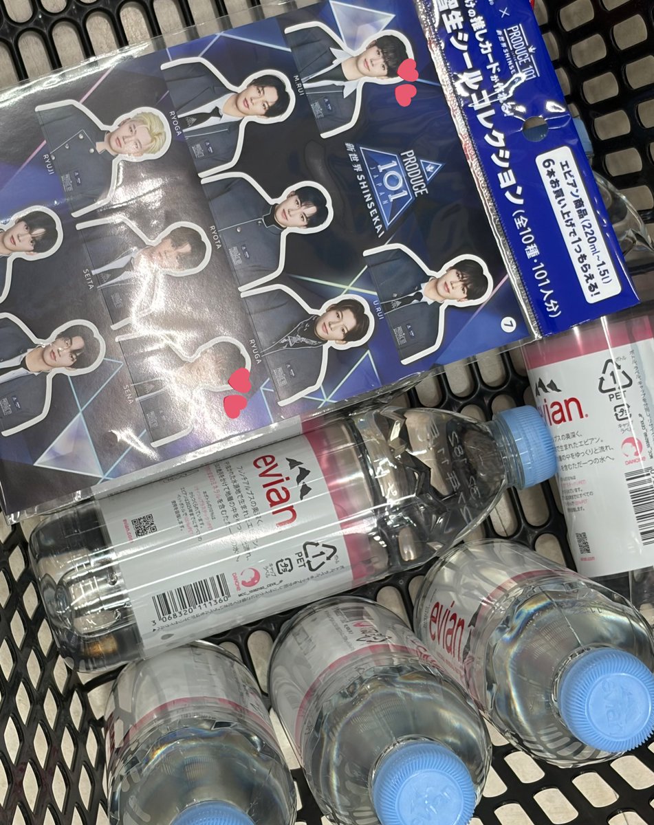 mer0nya1's tweet image. やっとみつけた😭😭💟💟明日も水探しの旅に行こうと思ってり👈🏻おわり。 #日プ新世界  #evian