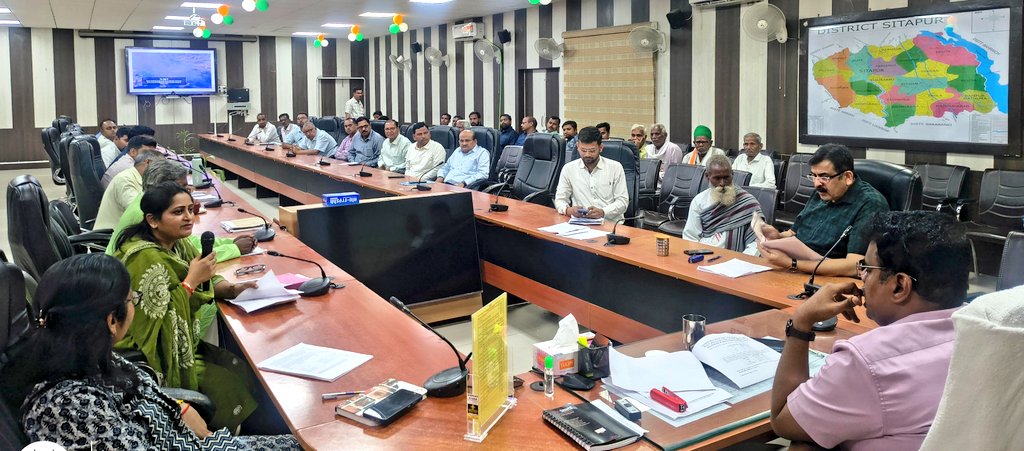 dm_sitapur's tweet image. जनपद में संचालित निजी शीतगृहों में आलू भण्डारण शुल्क निर्धारण एवं आलू उत्पादक कृषकों की समस्याओं के निस्तारण के सम्बंध में आयोजित बैठक के दौरान आवश्यक निर्देश सर्वसम्बन्धित को दिए गए।
@ChiefSecyUP @CMOfficeUP @InfoDeptUP @myogiadityanath @UPGovt #UPCM #sitapur