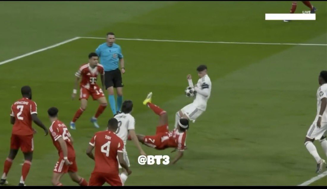 بآستيان tweet media