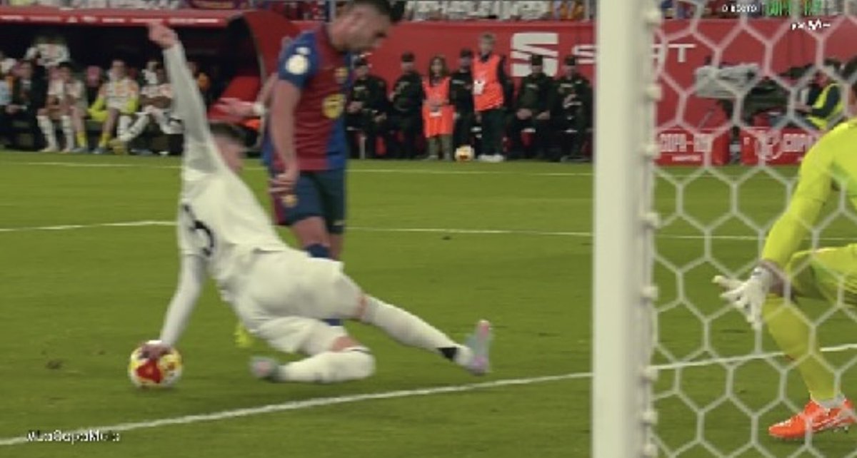 بآستيان tweet media