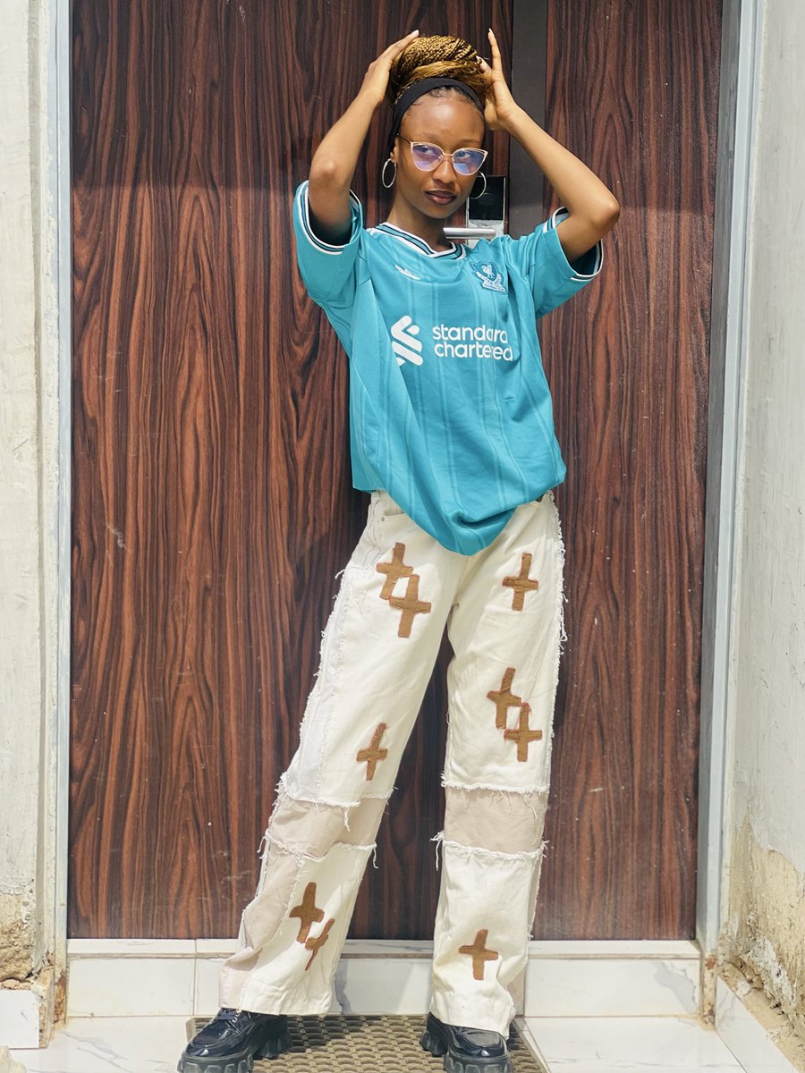 kachilarry's tweet photo. GM CT ☀️

Wearing a Liverpool jersey as an Arsenal fan…
Am I loyal or just toxic? 🤔😂

#Liverpool 

#gunner in btw❤️
@0xIntuition baby girllll https://t.co/wVGc4rQ42q