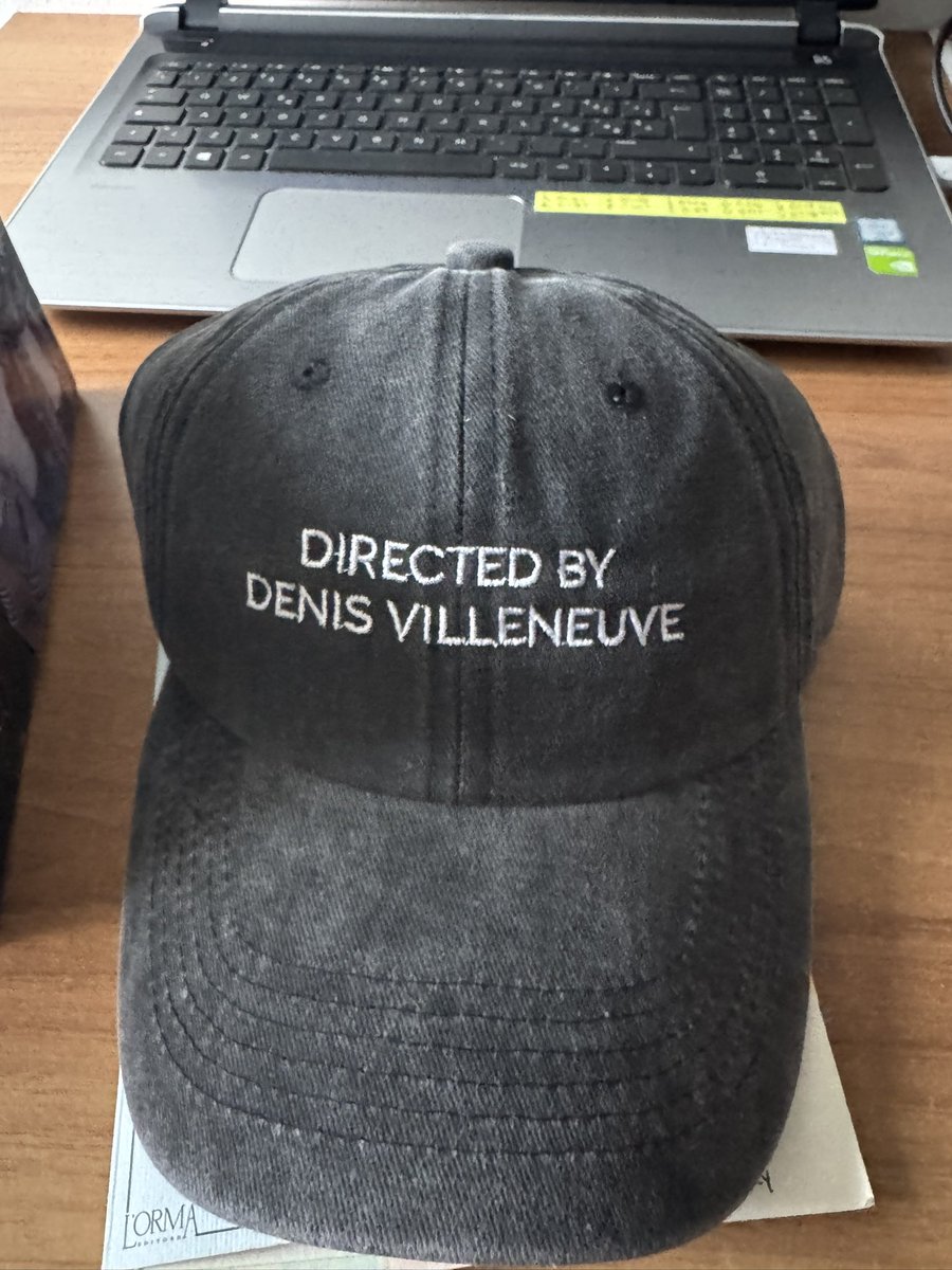 ma lo avete mai visto un cappellino più bello di questo, io no