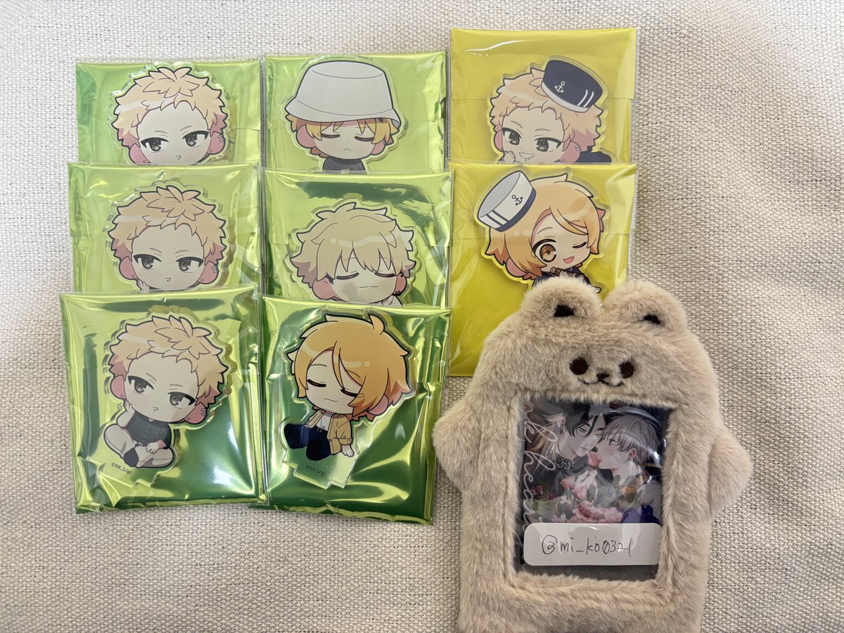 mi_ko0321's tweet photo. 【交換･譲渡】スマイルベースカフェ　スマべ
ギヴン　アクスタ　

【譲】うたたね  秋彦×3  春樹　柊　由紀
        水平さん　秋彦　春樹

【求】うたたね　真冬　立夏
　　定価+送料

郵送交換希望です。柊、由紀は交換優先とさせていただきますのでご了承下さい。1つからの交換可能です。 https://t.co/6eEwOrAQFv