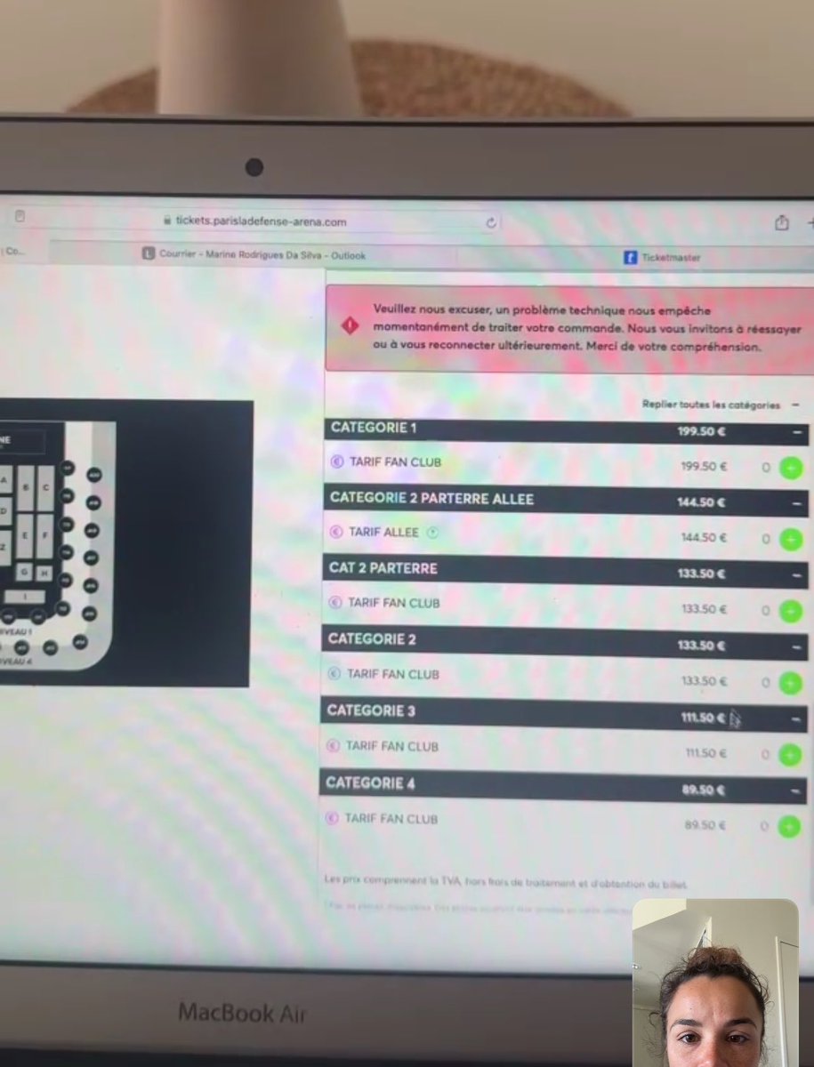 AliceBct64's tweet photo. DÉGOÛTÉE de cette prévente ! 3000e à la file d’attente ce matin - un espoir d’avoir à minima 2 places pour voir ma star mais gros bug encore une fois ! IMPOSSIBLE de prendre des places 😭😭 @TicketmasterFR @celinedion #LADEDENSEARENA 

HELP ME TO GET MY TICKETS BACK 😭🙏🏻 https://t.co/i4K1Ci6258
