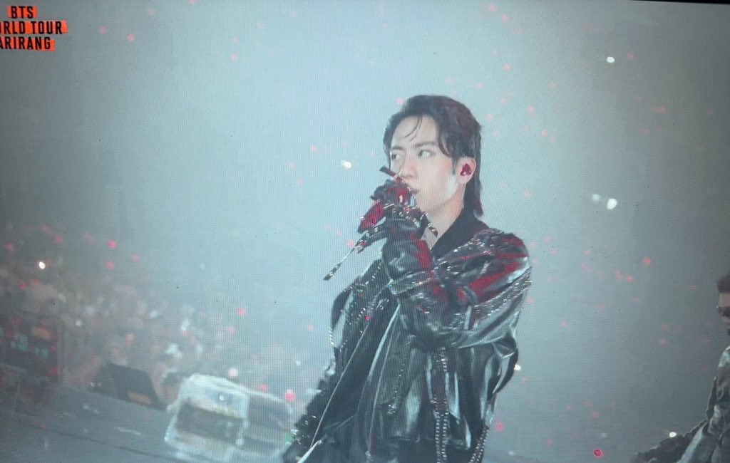 WHEN THE QUALITY IS 144P BUT YOU’RE KIM SEOKJIN