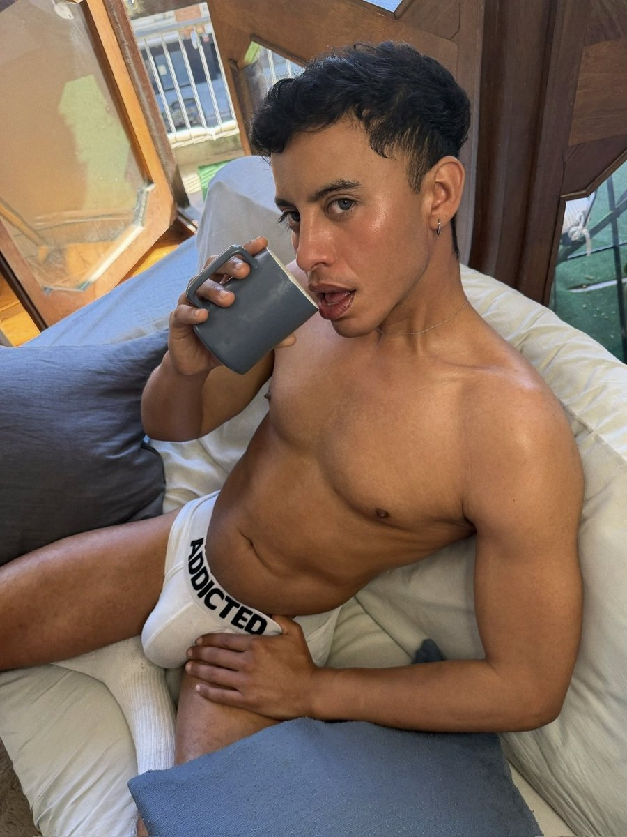 RobinLatinFero's tweet photo. Morning coffee… but I think I’m the real breakfast ☕️😉

What would you do if you woke up next to me?

1️⃣ Make coffee
2️⃣ Kiss me
3️⃣ Something more interesting…

Tell me honestly ↓

#morningmood #goodmorning #fitboy #morningcoffee #spicy #tease #gaytwitter #bodygoals https://t.co/pXwplIcGxl