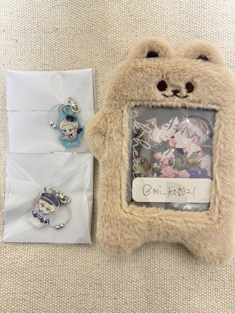 mi_ko0321's tweet photo. 【交換】スマイルベースカフェ　スマべ　ギヴン　グラスマーカー

【譲】水平さん　秋彦　由紀

【求】水平さん　真冬

郵送交換希望です。検索からもお気軽にお声掛けください。 https://t.co/RRE4uzBiCv