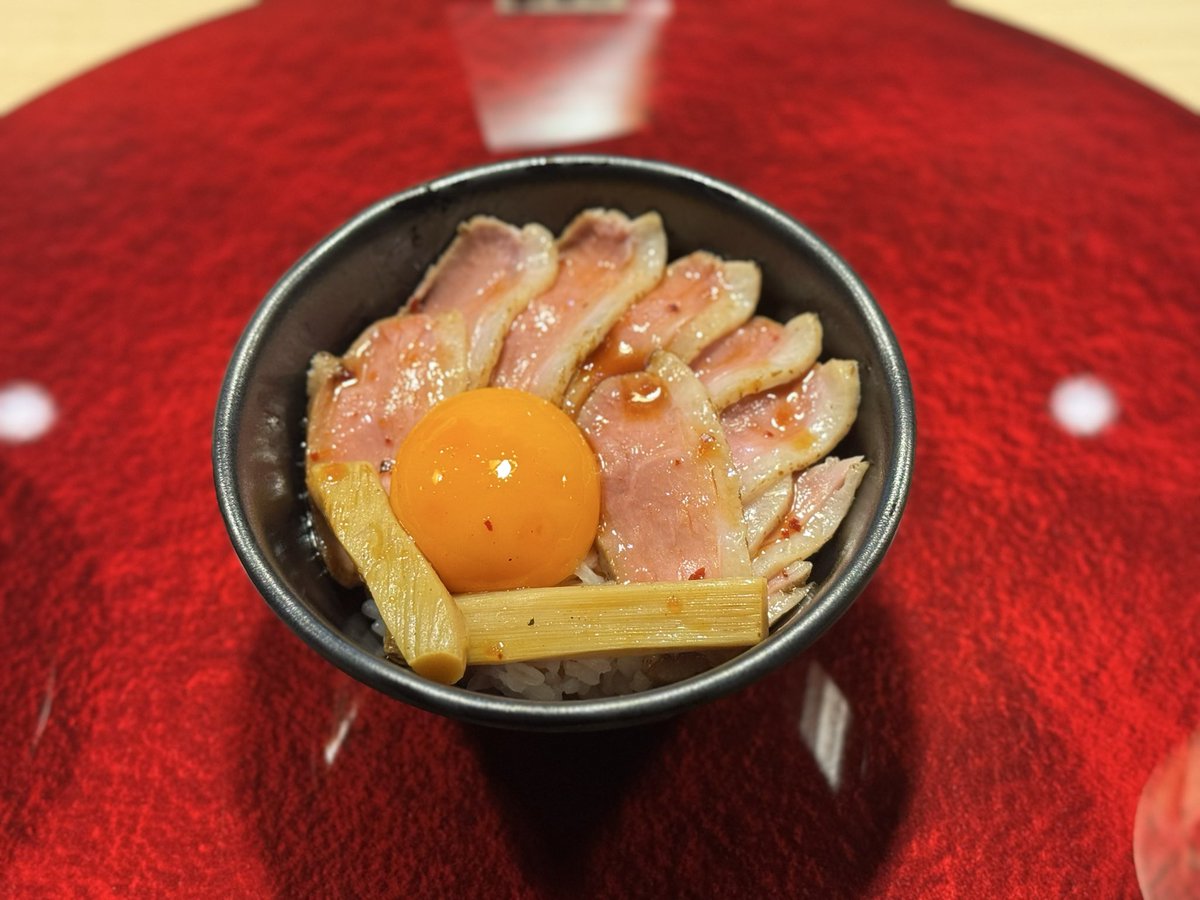 abbyscoti's tweet photo. 転勤して忙しいけど、うますぎた🍜🍜
貝とお塩の淡麗そばと鴨めし🐚🦆 https://t.co/OPqKUZcPu0