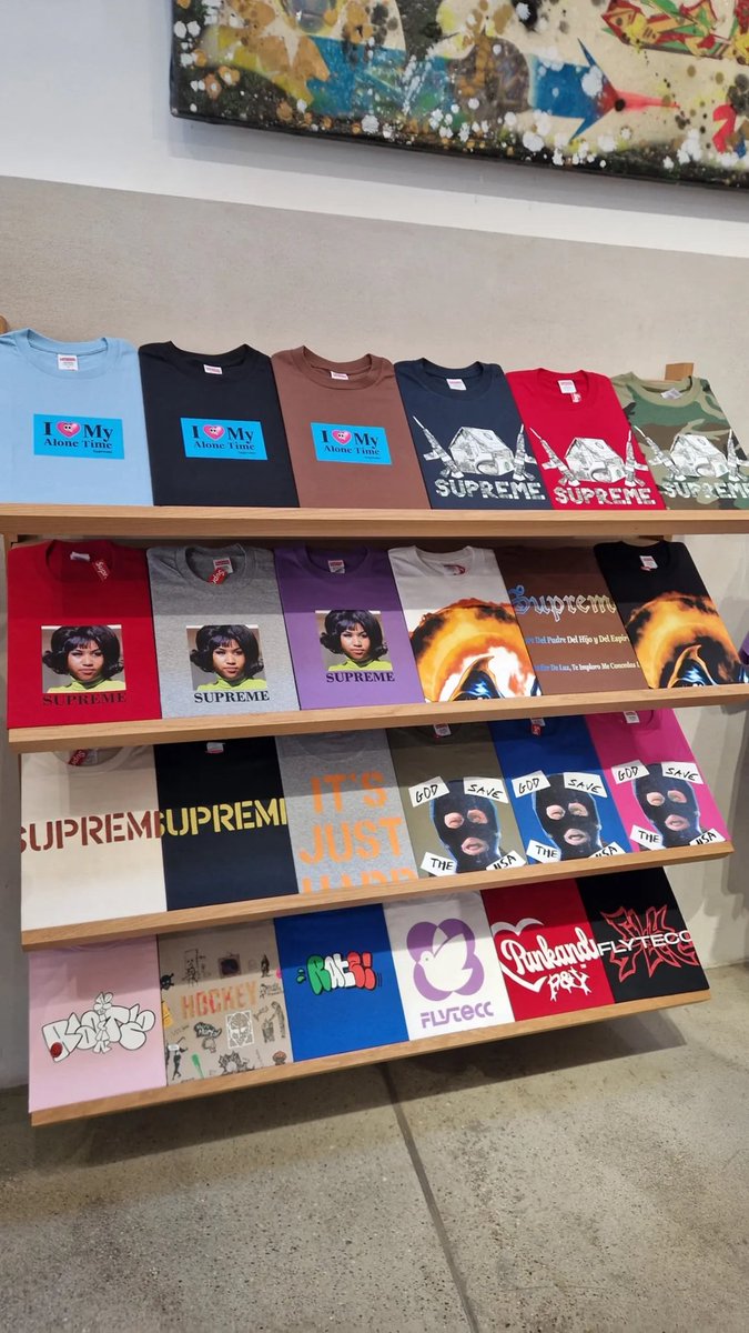 Supreme Drops tweet media