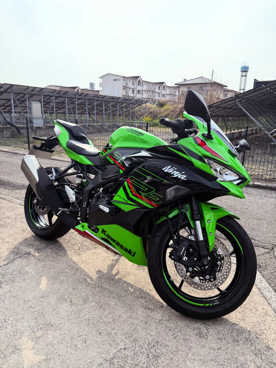 Shoon_ZX4RR's tweet image. 納車したので自己紹介🔥

名前:  しょーん
性別:  🚹
年齢:  20
身長:  171
住み:  大分 長崎
好き:  バイク、ご飯、山登り、コーヒー
車種:  ZX-4RR
一言:  ツーリング仲間が欲しいです😳
           気軽に話しかけてください🙇‍♀️

 #バイク好きと繋がりたい
 #納車  #ninja  #zx4rr