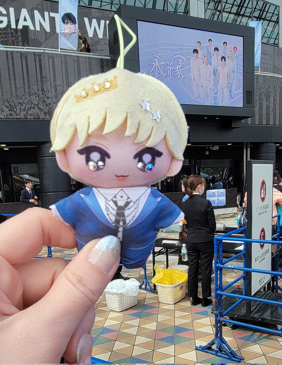 porechinsky's tweet photo. 2日間の東京ドーム、久しぶりの東京ドーム、満喫したぁ〜🥰
良いご縁にも恵まれ一緒に写真撮ってもらえて、まさに永縁なライブだった！

るっくんぬいのお洋服も頑張って作って行った甲斐があったわ😂 https://t.co/tjtFaAFuXa